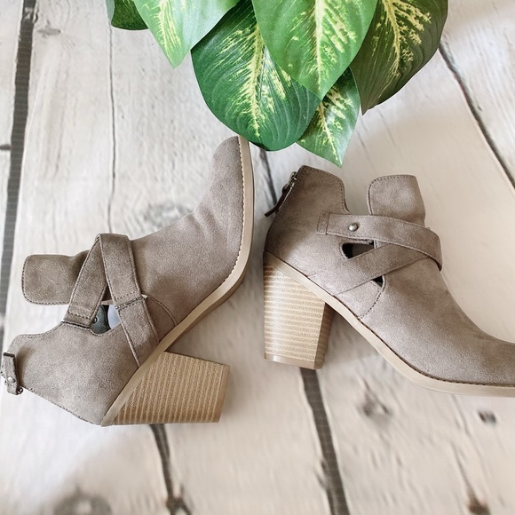 Ankle Boots Cutout Style Winter Booties - Greyish/Brownish - Size 8 - Picture 4 of 7